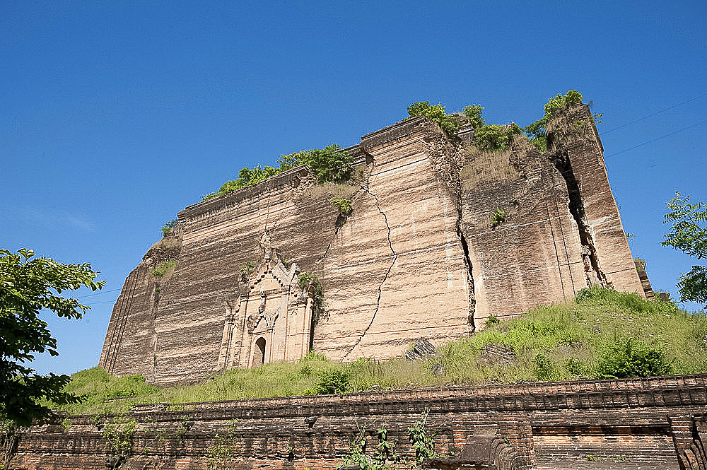 Mingun Pahtodawgyi, an incomplete 50 metre high brick construction stupa begun in 1790, damaged in 1839 earthquake, Mingun, Myanmar (Burma), Asia