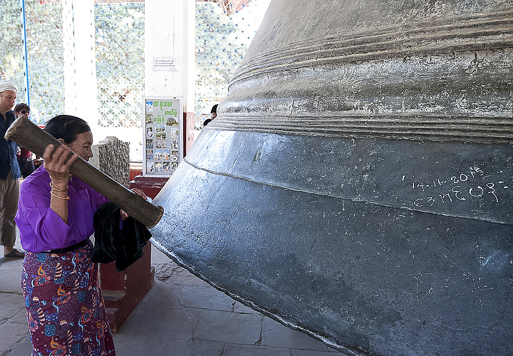 Woman ringing the Mingun Bell, cast between 1808 and 1810 for King Bodawpaya, at 90 tons the second largest ringing bell in the world, Mingun, Myanmar (Burma), Asia