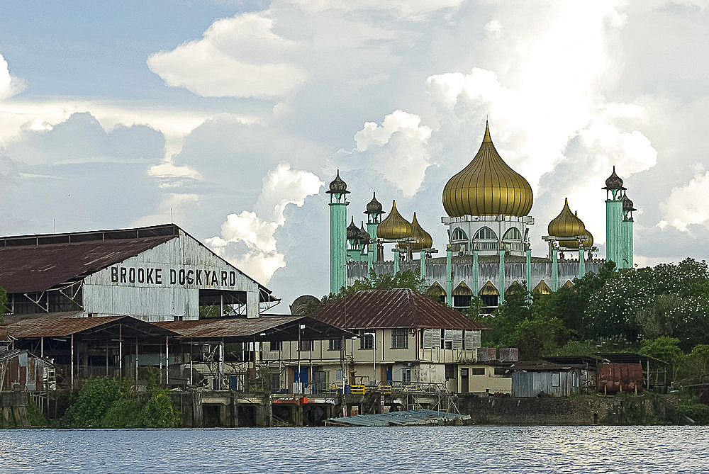 Jalan Masjid (main mosque) and Brooke Dockyard in the old quarter of Kuching city, Sarawak, Malaysian Borneo, Malaysia, Southeast Asia, Asia