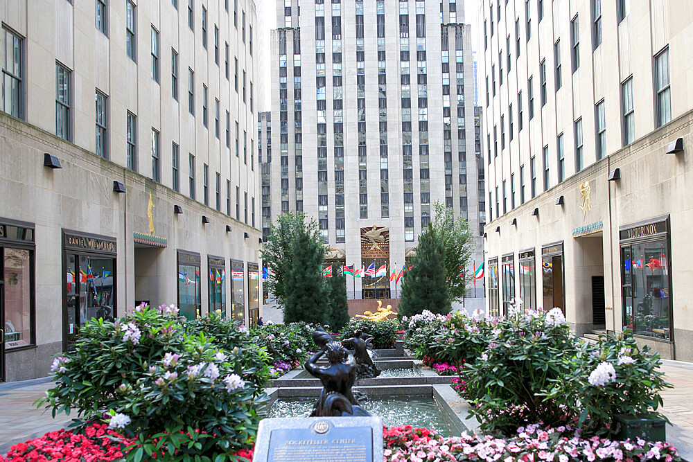 Rockefeller Center, Channel Gardens, 5th Avenue, Midtown, Manhattan, New York City, United States of America, North America