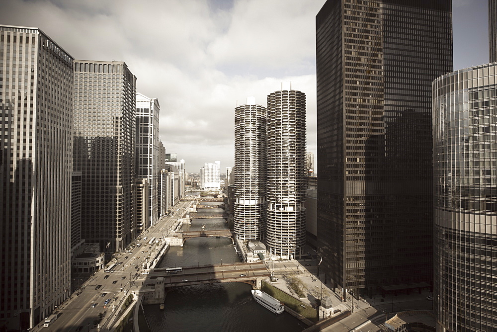 Skyscrapers along the Chicago River, Chicago, Illinois, United States of America, North America