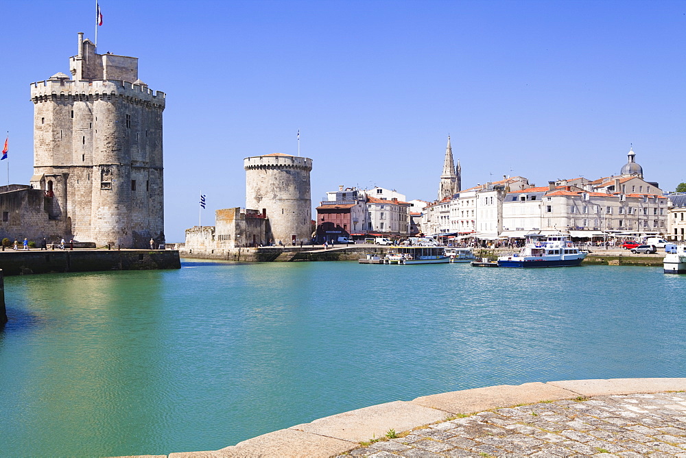 The St. Nicolas Tower and Chain Tower, Vieux Port, the old harbour, La Rochelle, Charente-Maritime, France, Europe