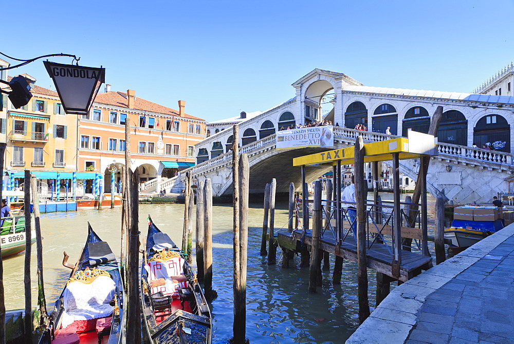 Rialto Bridge, Grand Canal, Venice, UNESCO World Heritage Site, Veneto, Italy, Europe