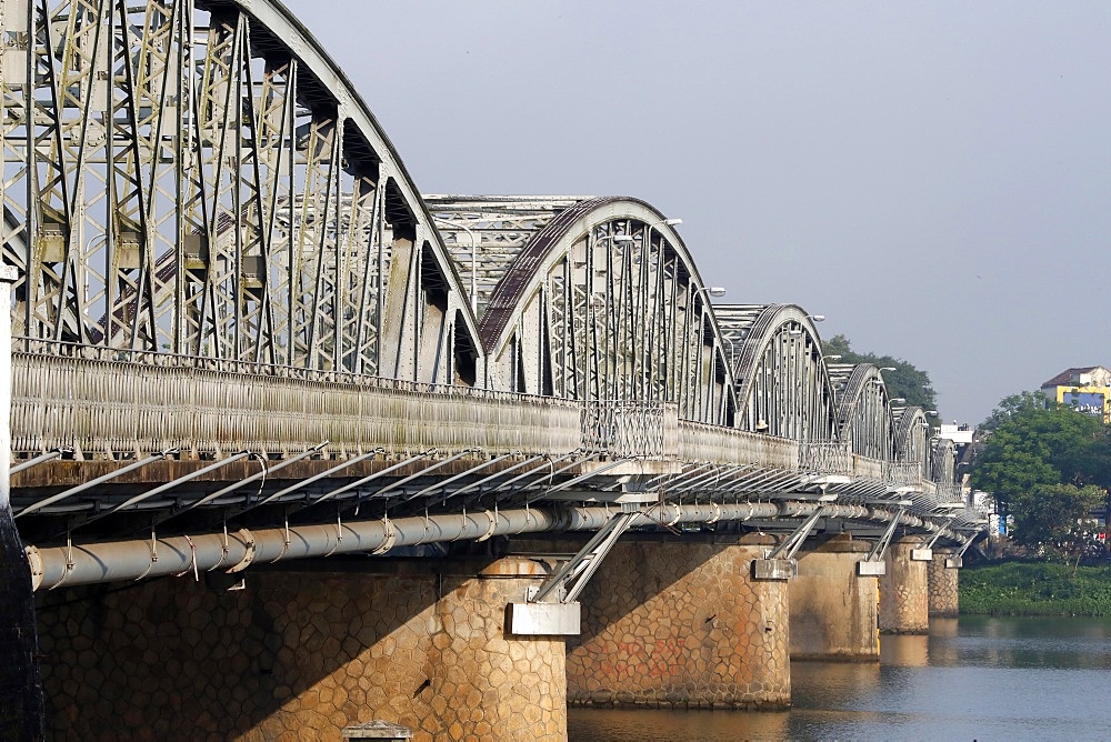 The famous Trang Tien bridge built by Gustave Eiffel, Hue, Vietnam, Indochina, Southeast Asia, Asia