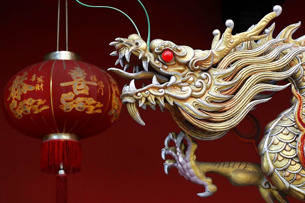 Golden dragon decoration at entrance, Guan Di Chinese Taoist Temple, Kuala Lumpur, Malaysia, Southeast Asia, Asia