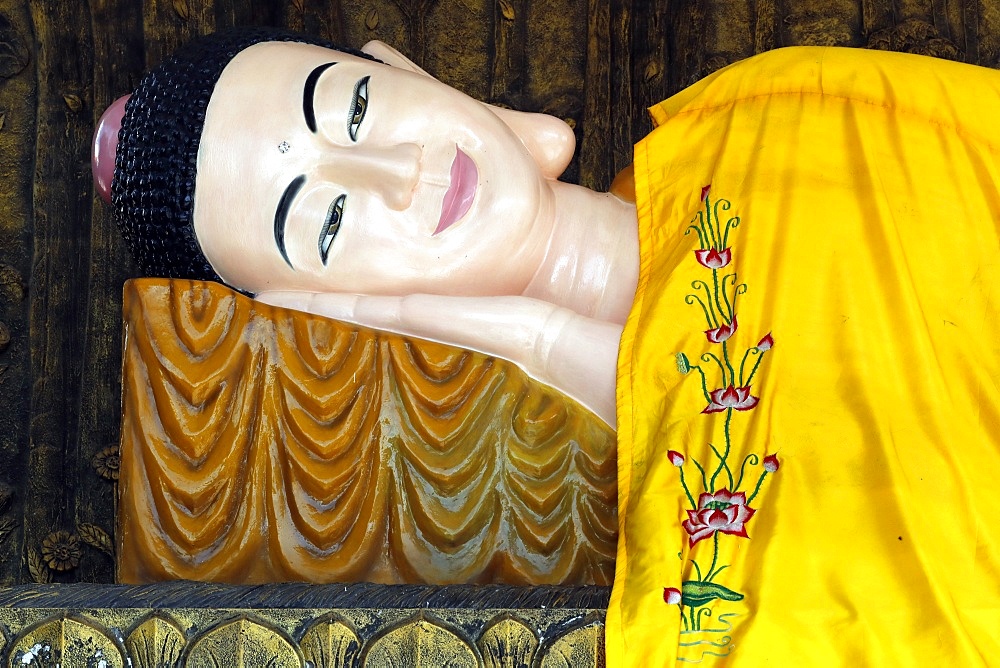 Reclining Buddha, Huynh Dao Buddhist Temple, Chau Doc, Vietnam, Indochina, Southeast Asia, Asia