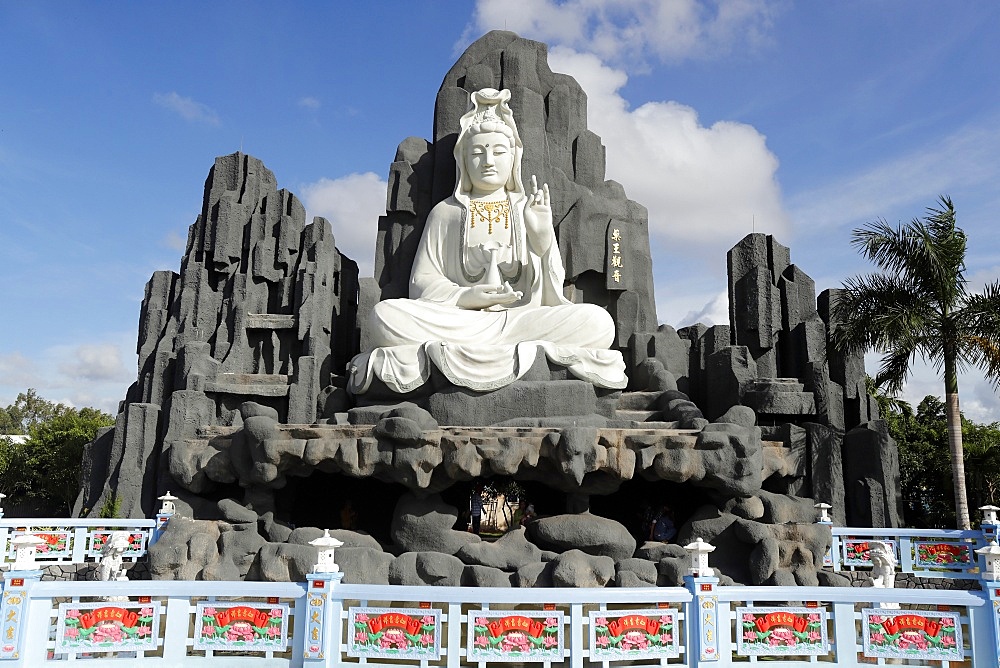 Bodhisattva Avalokitehvara, Guan Yin Statue (The Goddess of Mercy), Huynh Dao Buddhist Temple, Chau Doc, Vietnam, Indochina, Southeast Asia, Asia