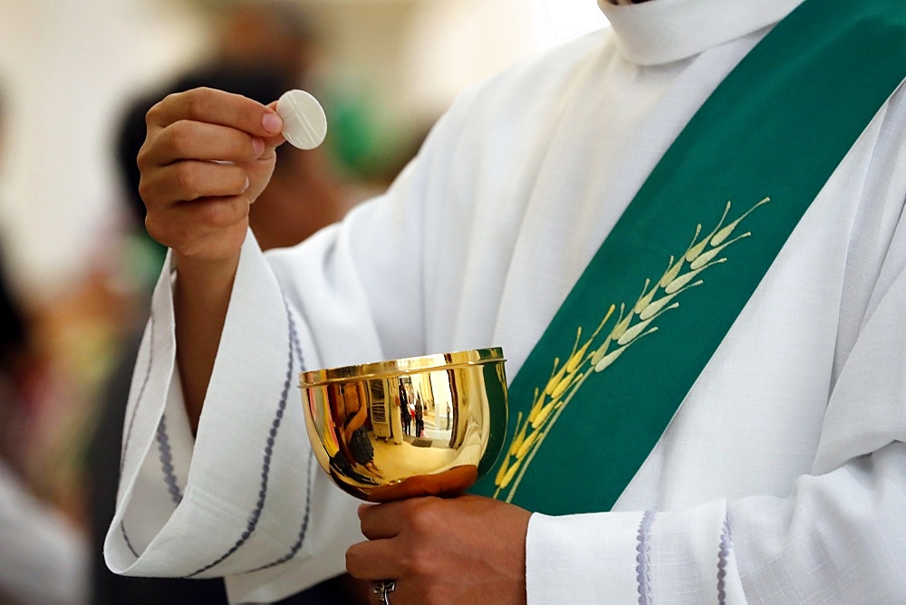 Sunday Mass, Holy Communion, Catholic church, Ho Chi Minh City, Vietnam, Indochina, Southeast Asia, Asia