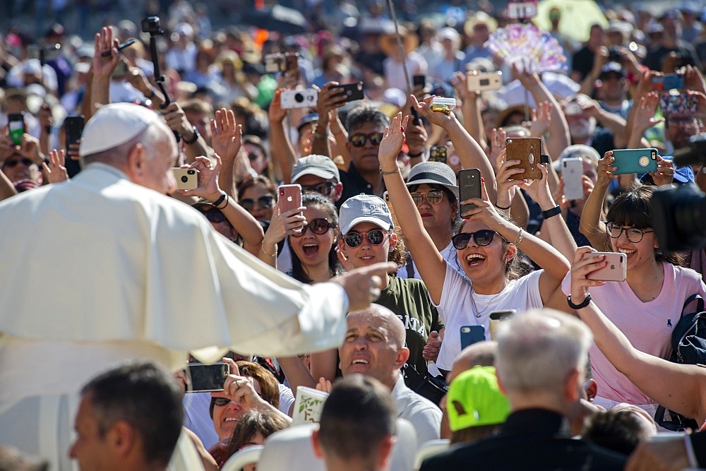 Pope Francis arrives for his weekly general audience in St. Peter's Square at the Vatican, Rome, Lazio, Italy, Europe