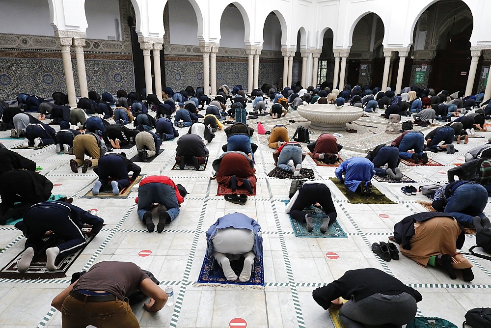 Prayers at the Paris Great Mosque, Paris, France, Europe