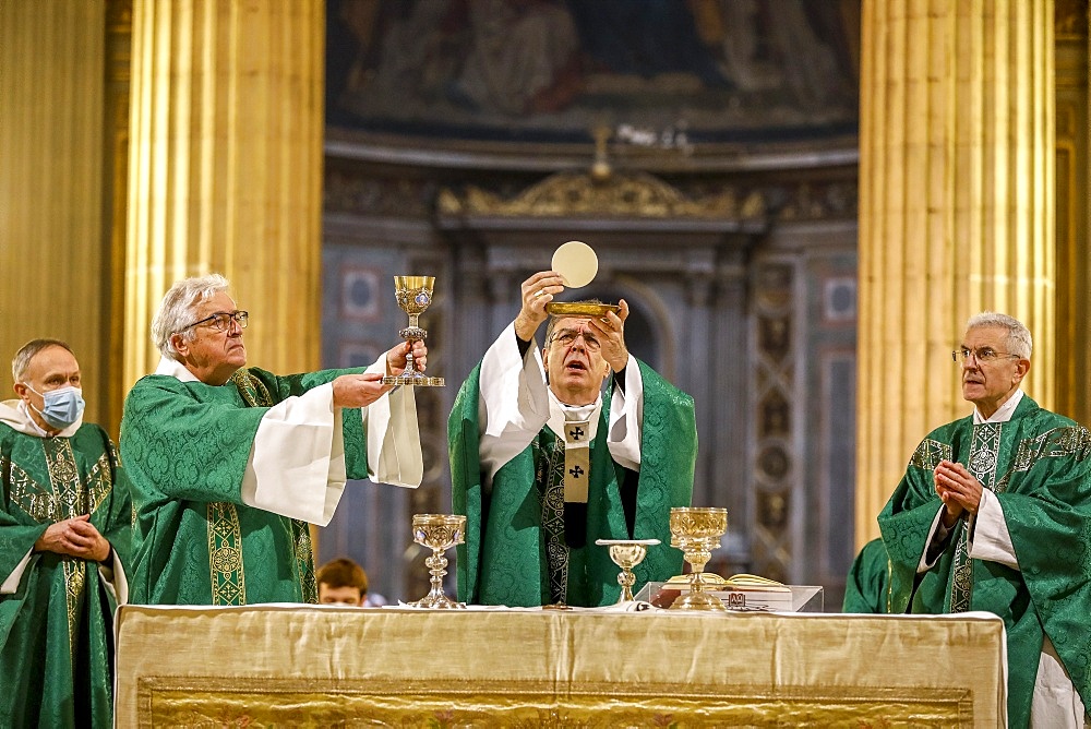 Archbishop Michel Aupetit, Eucharist celebration, Mass in Saint-Philippe-du-Roule Catholic Church, Paris, France, Europe