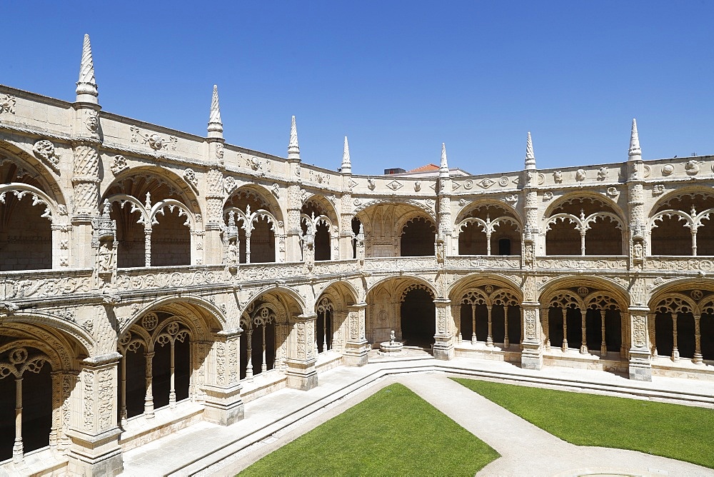 The Cloister, Jeronimos Monastery (Hieronymites Monastery), UNESCO World Heritage Site, Belem, Lisbon, Portugal, Europe