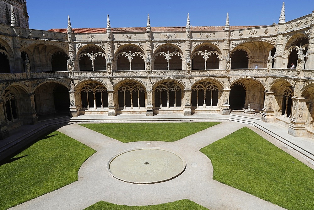 The Cloister, Jeronimos Monastery (Hieronymites Monastery), UNESCO World Heritage Site, Belem, Lisbon, Portugal, Europe