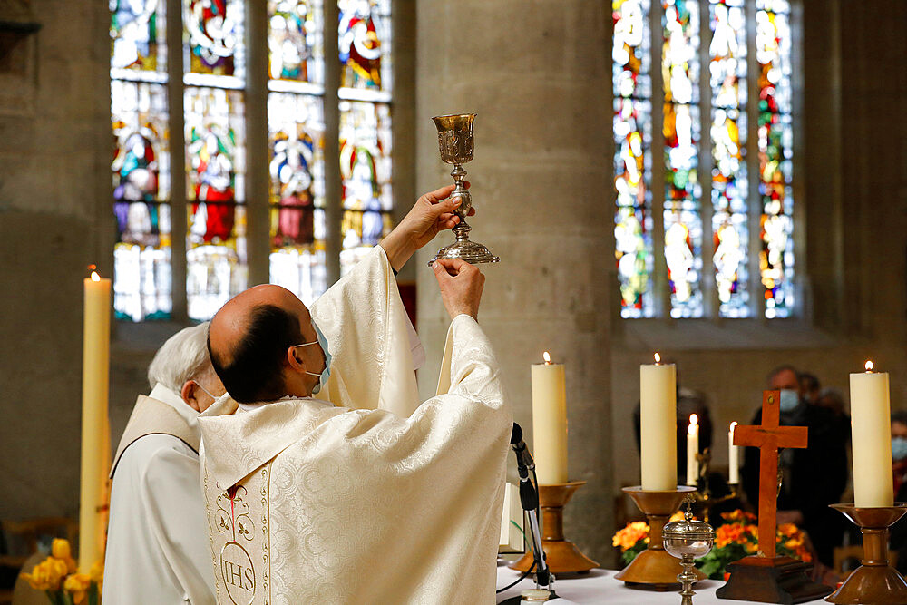 Sunday Mass in Saint Nicolas's Church, Beaumont-le-Roger, Eure, France, Europe