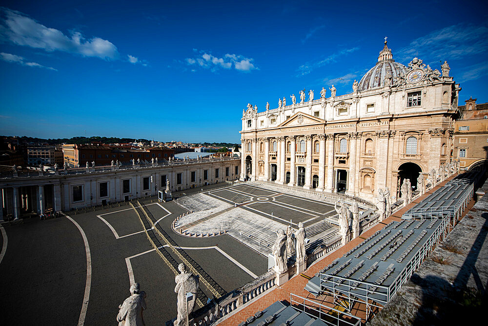 Empty Piazza San Pietro in the Vatican, UNESCO World Heritage Site, Rome, Lazio, Italy, Europe