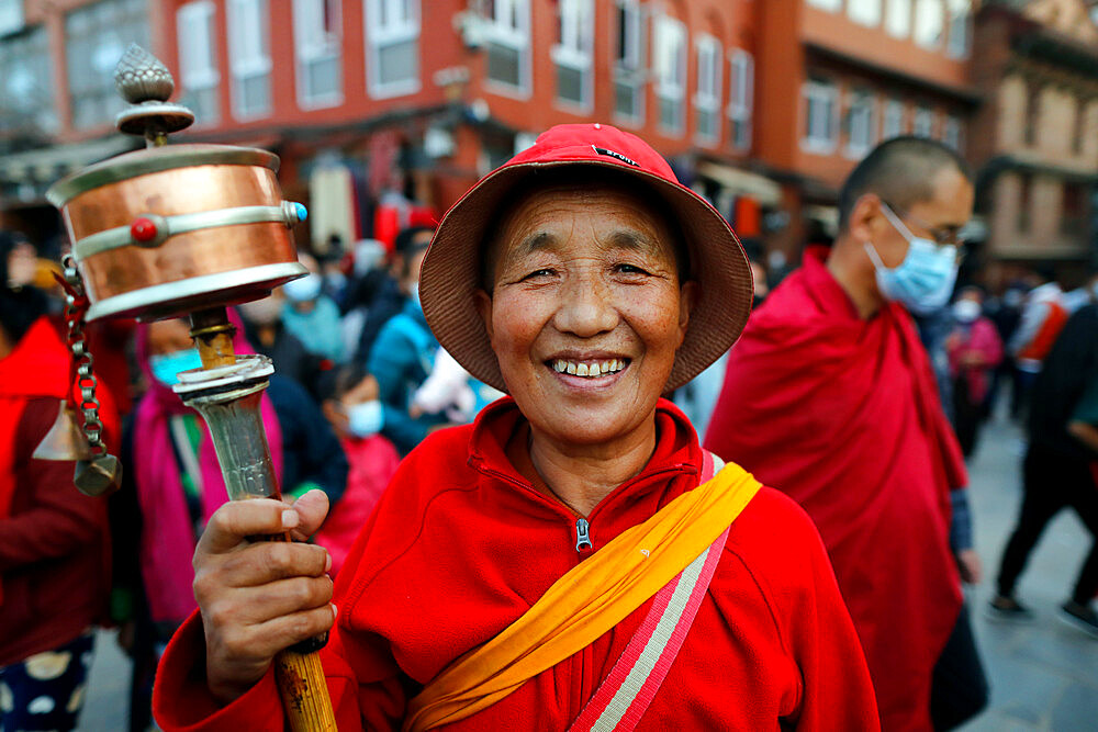 Buddhist monk on a pilgrimage around the Bodhnath Stupa, Kathmandu, Nepal, Asia