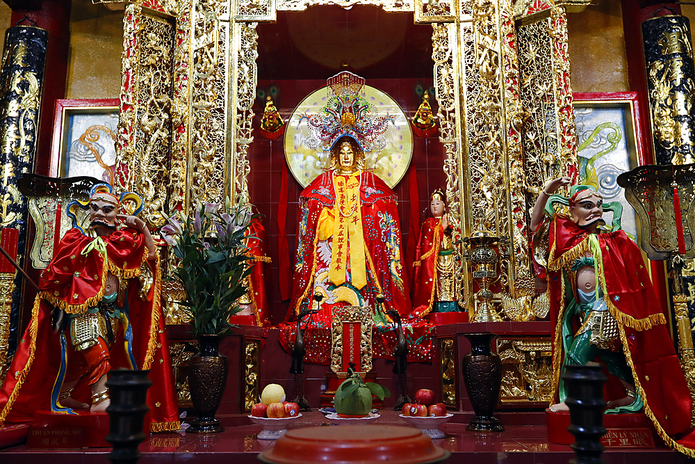 Avalokitesvara (Quan Am), the Bodhisattva of Compassion(Goddess of Mercy), Quan Am Buddhist Temple, Hanoi, Vietnam, Indochina, Southeast Asia, Asia