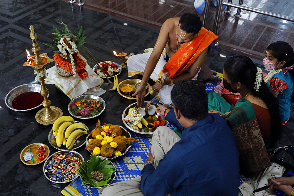 Sri Srinivasa Perumal Hindu temple, Hindu priest (Brahmin) performing puja ceremony and rituals, Singapore, Southeast Asia, Asia