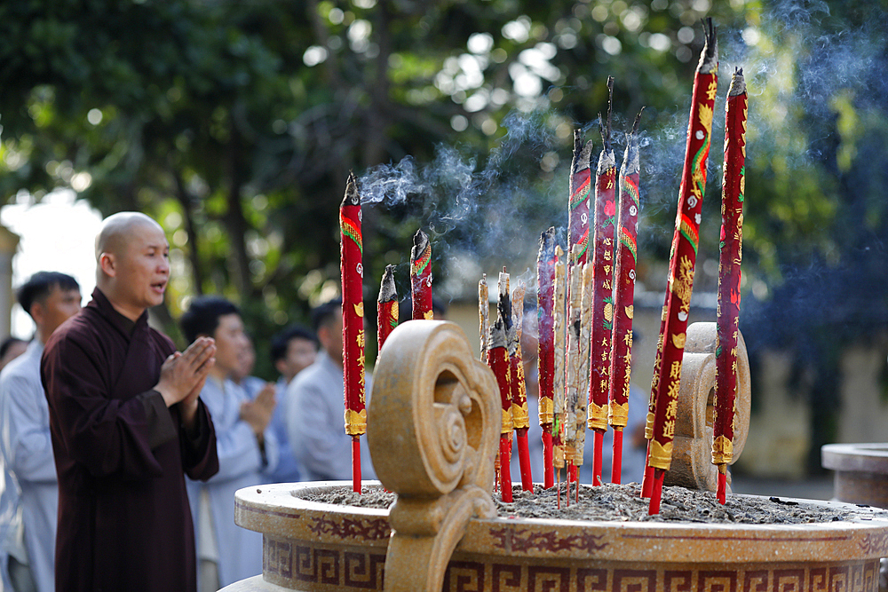 Quan Am Bo Tat temple, Buddhist ceremony, Monk praying, Vung Tau. Vietnam, Indochina, Southeast Asia, Asia