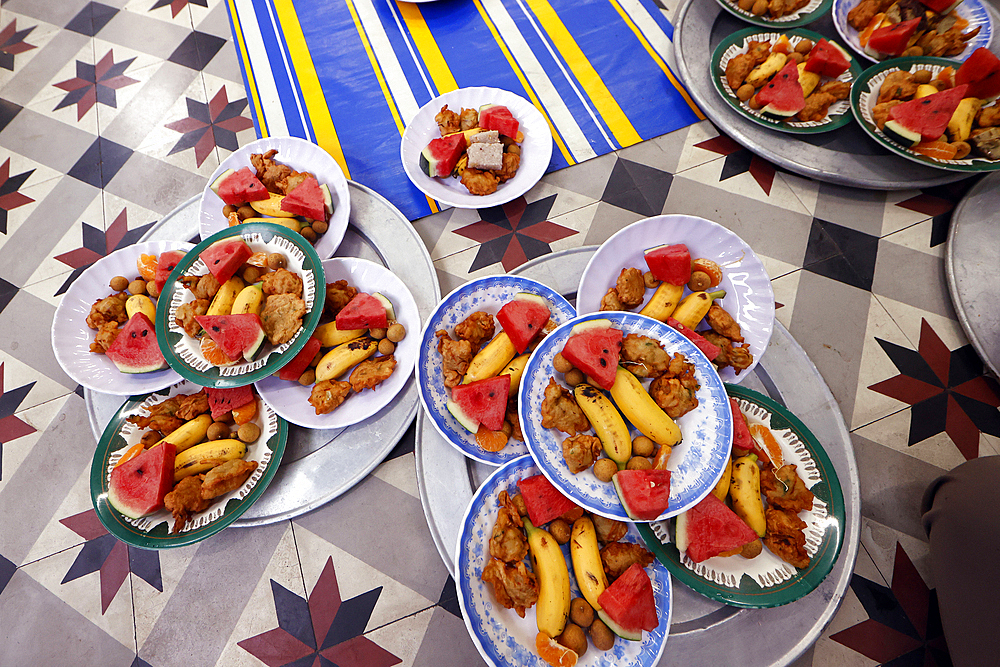 Iftar (Ramadan dinner breaking the day-long fast) at Saigon Mosque, Ho Chi Minh City, Vietnam, Indochina, Southeast Asia, Asia