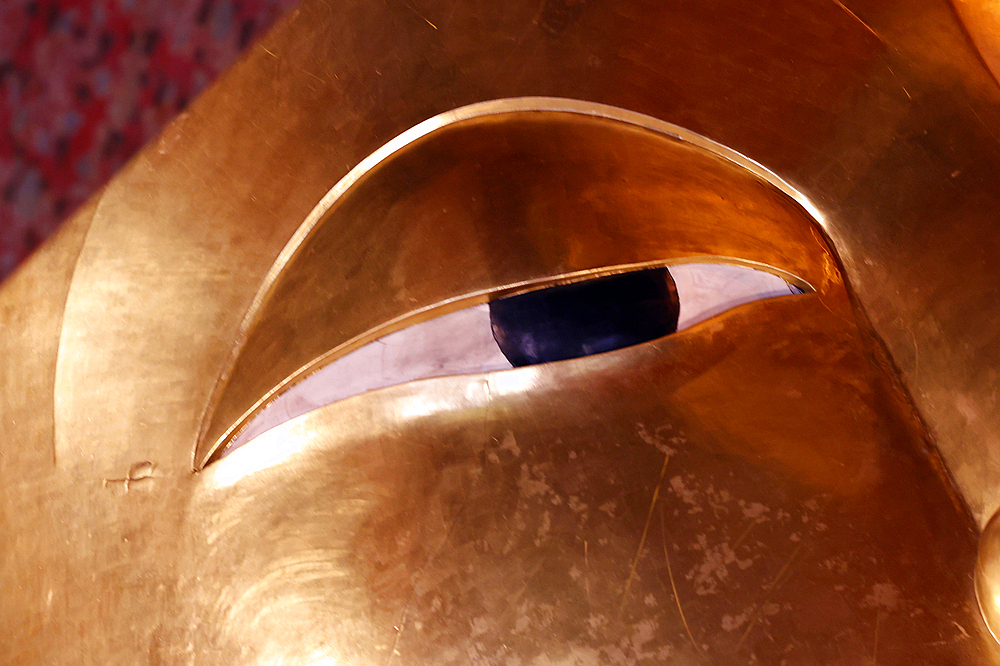 Wat Pho (Temple of the Reclining Buddha), detail of eye of big reclining golden Buddha statue (Phra Buddhasaiyas), Bangkok, Thailand, Southeast Asia, Asia