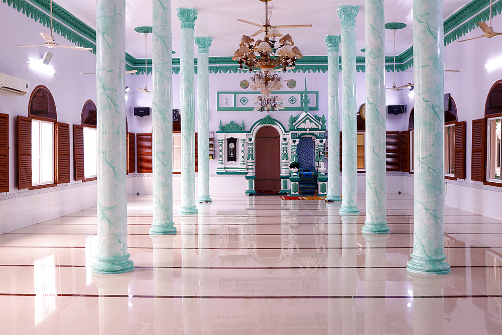 Prayer Hall with minbar and mihrab, Masjid Nia'mah Mosque, Chau Doc, Vietnam, Indochina, Southeast Asia, Asia