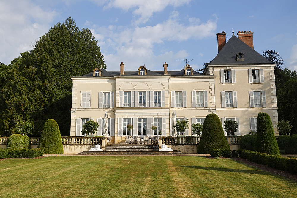 House and garden, Saint-Sauveur-en-Puisaye, Yonne, Bourgogne-Franche-Comte, France, Europe