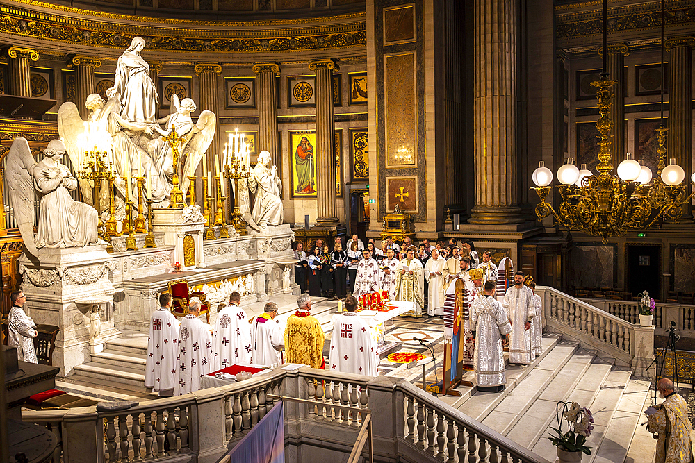 Liturgy commemorating victims of the 1932-1933 Holodomor (Famine) and Russian-Ukrainian war started 2014, Madeleine Basilica, Paris, France