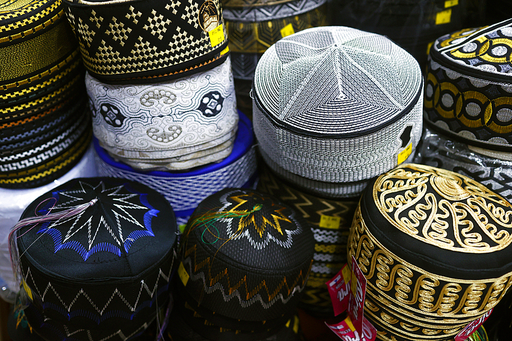 Kufi muslim headwear for men in a marke,. Ampel Arab Quarter, Surabaya, Java, Indonesia