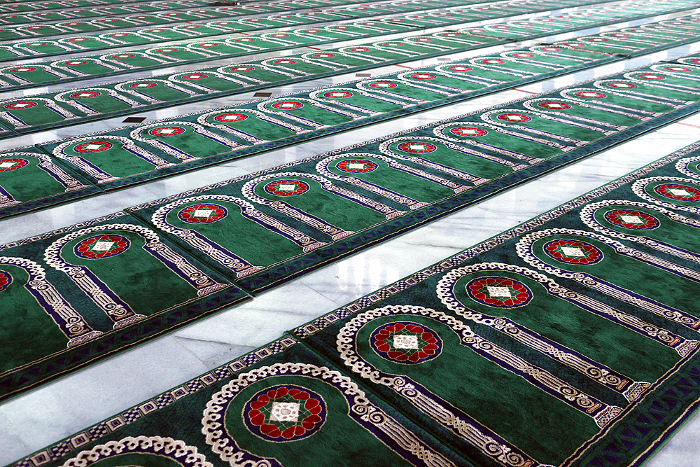 Al Akbar Surabaya National Mosque, carpet with arch design pointing towards Mecca, Surabaya, Java, Indonesia