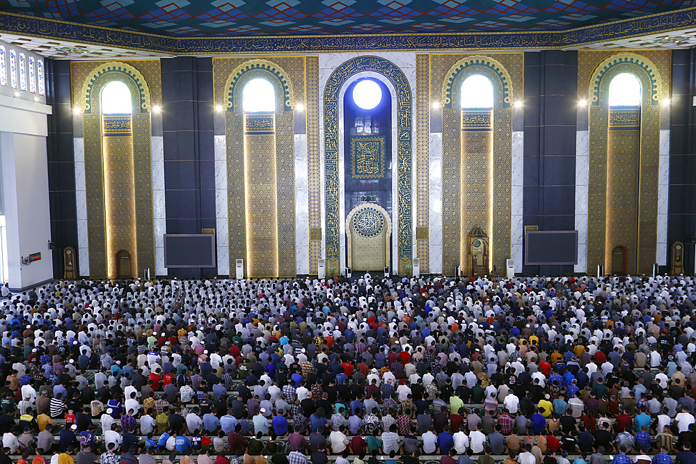 Al Akbar Surabaya National Mosque, Muslim men praying together at Friday prayer, Surabaya,Java, Indonesia