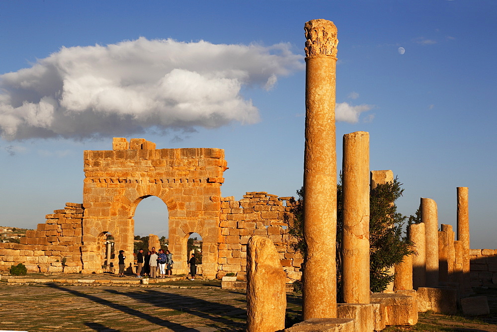 Columns of the Capitol and Arch of Antoninus Pius in the Forum, Roman ruins of Sbeitla, Tunisia, North Africa, Africa