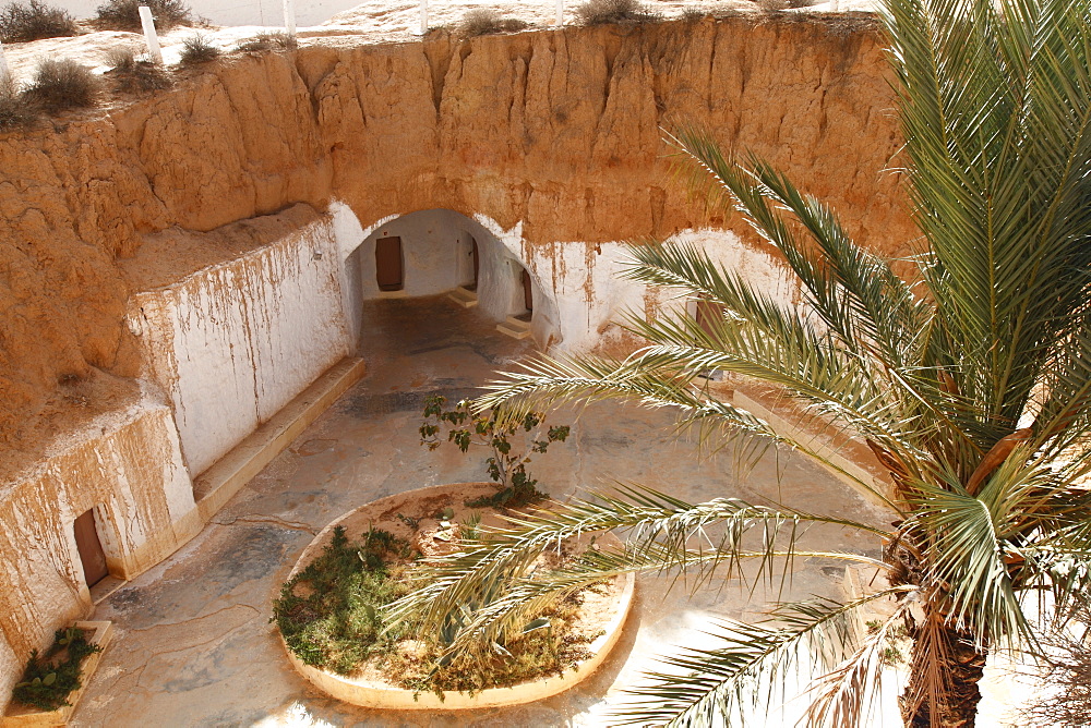 Troglodyte pit home, Berber underground dwellings, Matmata, Tunisia, North Africa, Africa