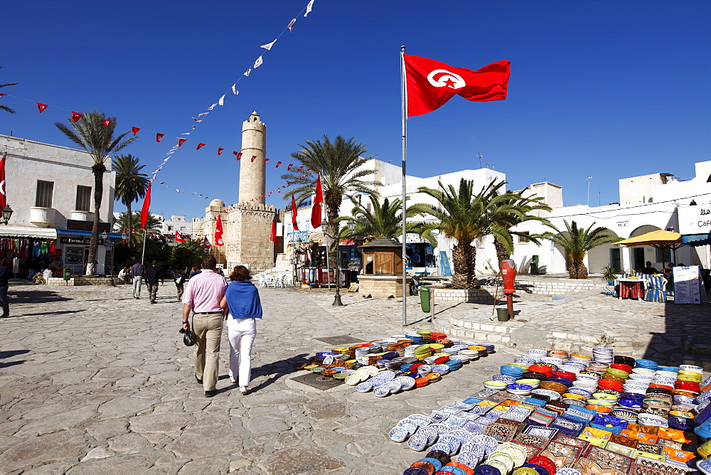 Handicraft shop in front of the Ribat, Place de la Grande Mosque, Medina, Sousse, Tunisia, North Africa, Africa