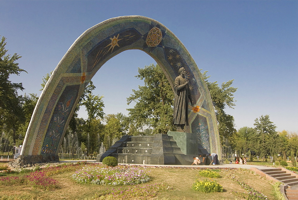 Statue of Ismail Samani (Ismoili Somoni), as memorial, Dushanbe, Tajikistan, Central Asia