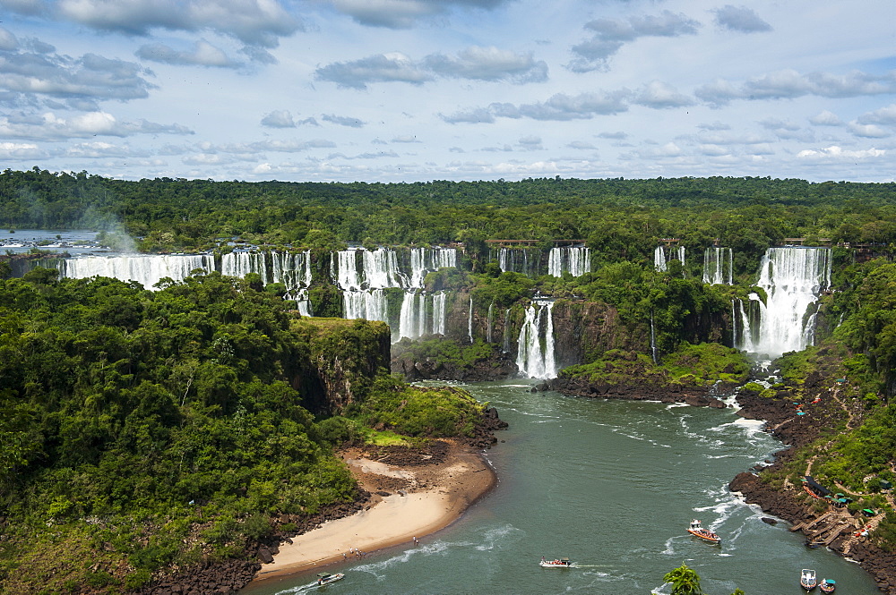 Foz de Iguazu (Iguacu Falls), the largest waterfalls in the world, Iguacu National Park, UNESCO World Heritage Site, Brazil, South America 