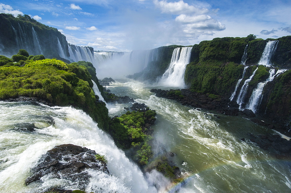 Foz de Iguazu (Iguacu Falls), the largest waterfalls in the world, Iguacu National Park, UNESCO World Heritage Site, Brazil, South America 