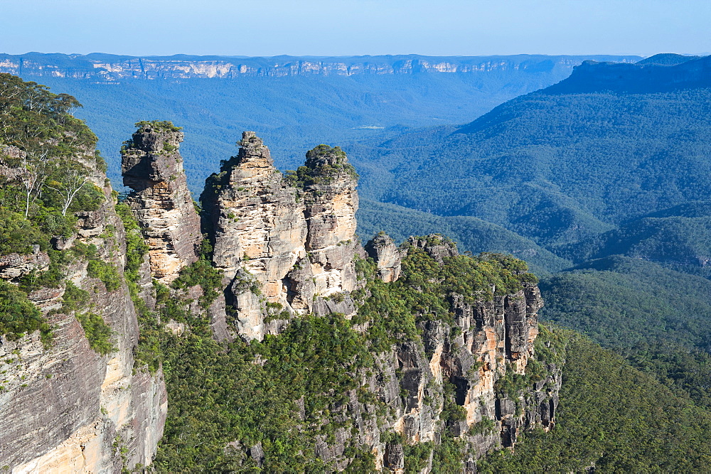 The Three Sisters and rocky sandstone cliffs of the Blue Mountains, New South Wales, Australia, Pacific 