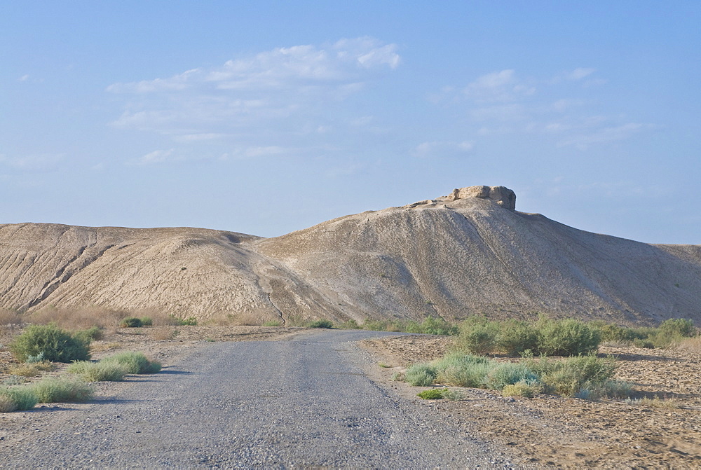 The city walls of the ancient city Merv, UNESCO World Heritage Site, Turkmenistan, Central Asia, Asia