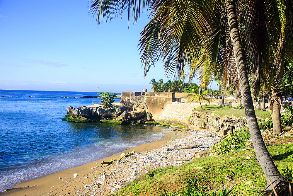 Old city walls on the coast in the old town of Santo Domingo, UNESCO World Heritage Site, Dominican Republic, West Indies, Caribbean, Central America