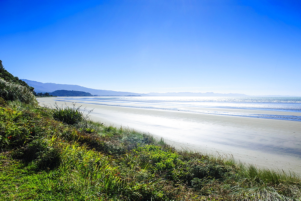 Long sandy beach, Abel Tasman National Park, South Island, New Zealand, Pacific