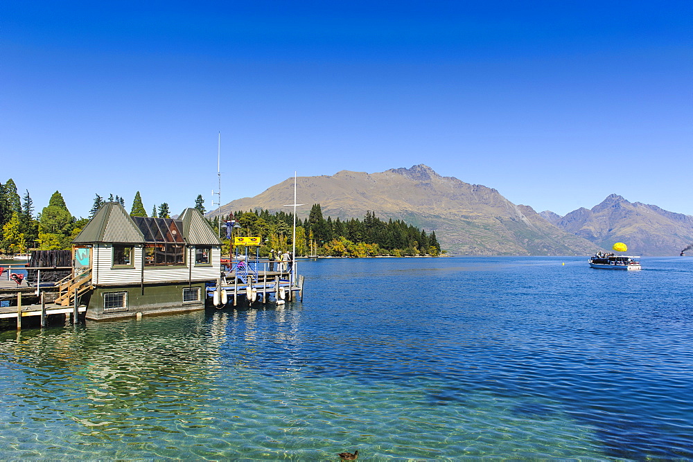 The shores of Lake Wakatipu, Queenstown, Otago, South Island, New Zealand, Pacific