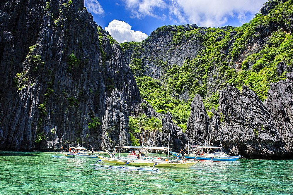 Outrigger boats in the crystal clear water in the Bacuit archipelago, Palawan, Philippines, Southeast Asia, Asia