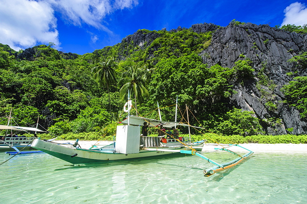 Outrigger boat in the crystal clear water in the Bacuit archipelago, Palawan, Philippines, Southeast Asia, Asia