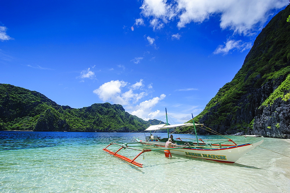 Outrigger boat in the crystal clear water in the Bacuit archipelago, Palawan, Philippines, Southeast Asia, Asia