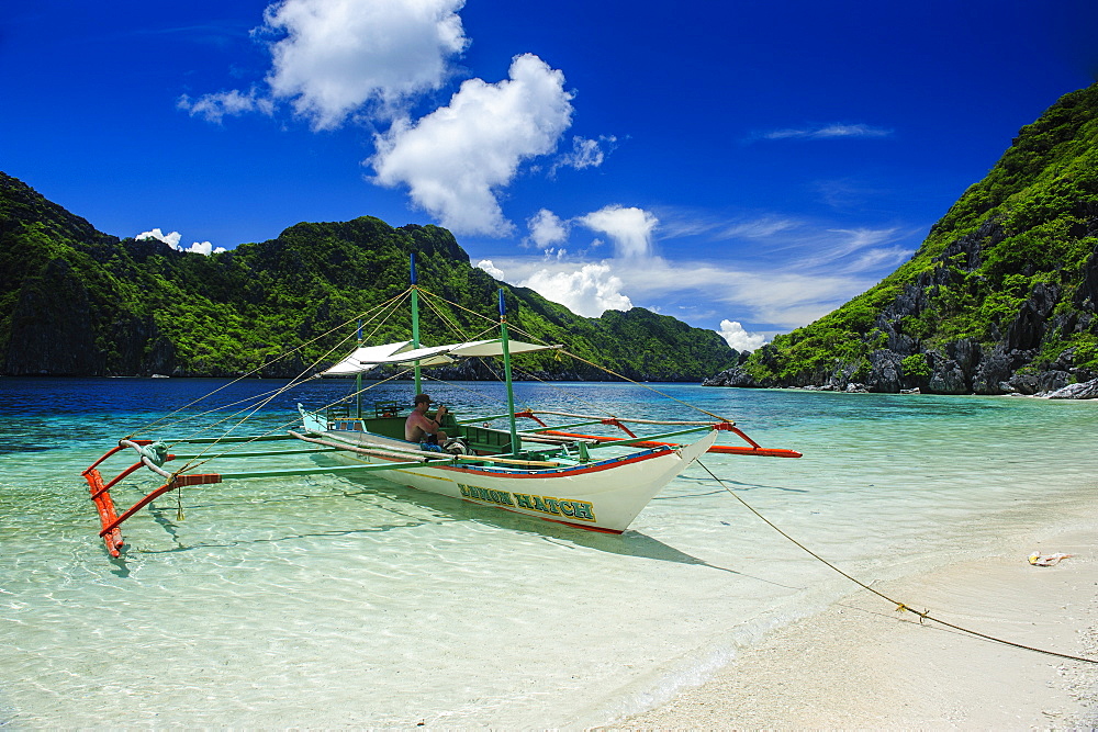 Outrigger boat in the crystal clear water in the Bacuit archipelago, Palawan, Philippines, Southeast Asia, Asia