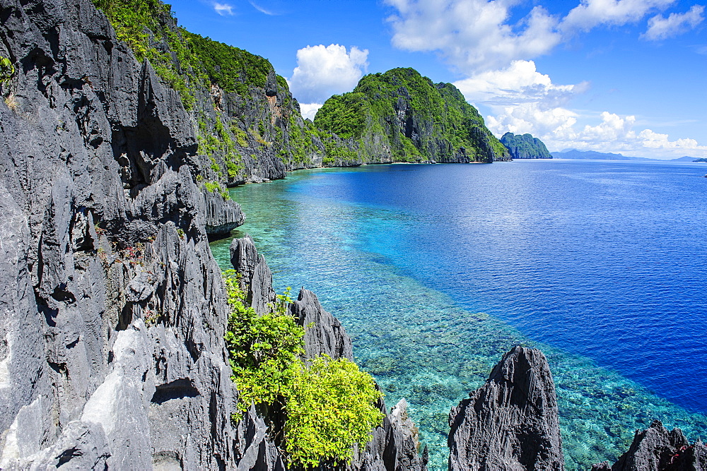 Crystal clear water in the Bacuit archipelago, Palawan, Philippines, Southeast Asia, Asia