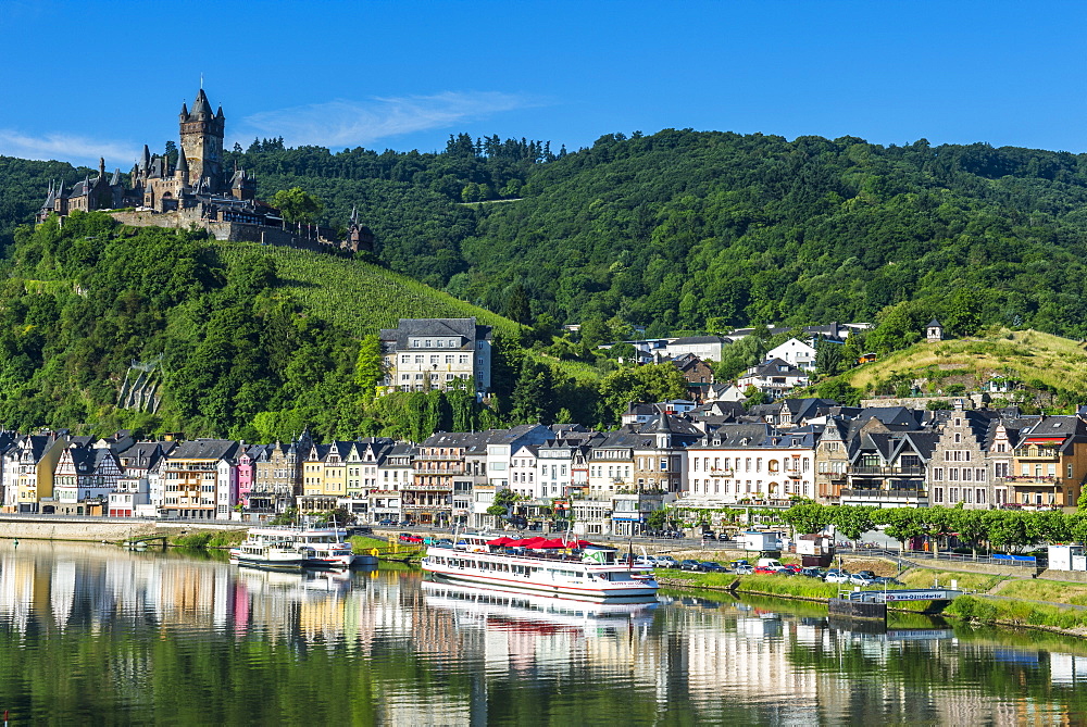 View over Cochem with Cochem Castle in the background, Moselle Valley, Rhineland-Palatinate, Germany, Europe