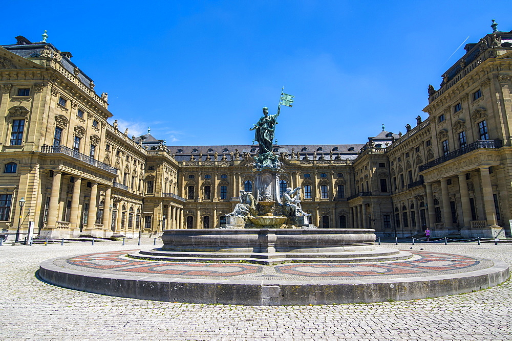 Fountain before the Wurzburg Residence, UNESCO World Heritage Site, Wurzburg, Franconia, Bavaria, Germany, Europe