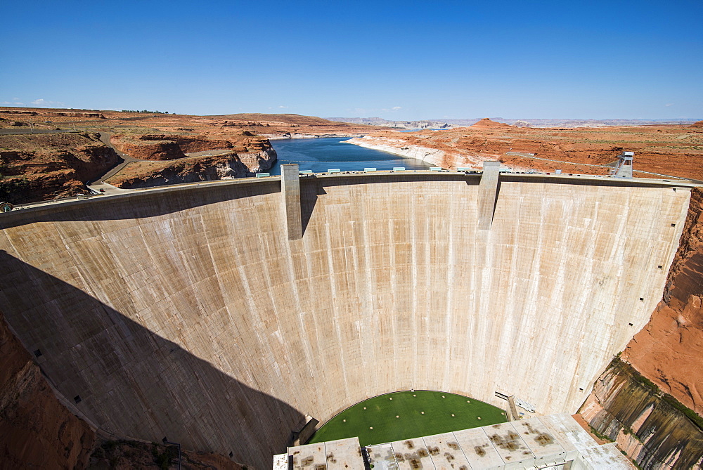 Glen Canyon Dam on the Colorado River in northern Arizona with Lake Powell in the background, Arizona, United States of America, North America